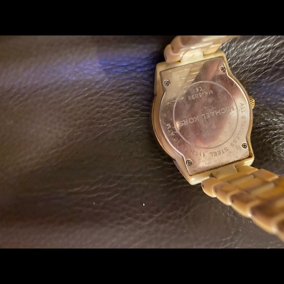 Michael Kors Gold/Cream Watch - Picture 5 of 7